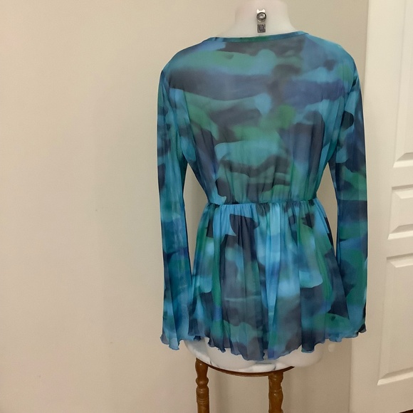 NEW Beautiful semi sheer top Medium - Picture 9 of 12